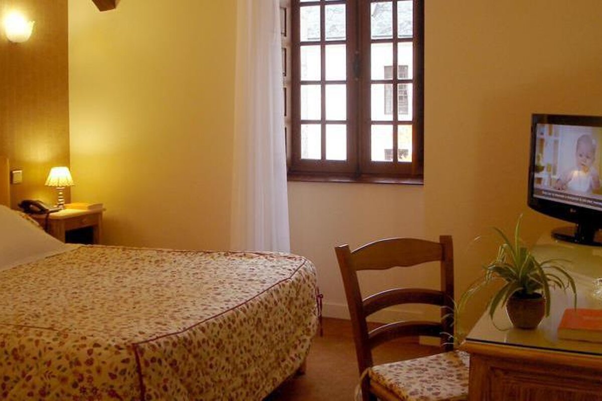Chateau de la Fleunie, Hotel  double bedroom