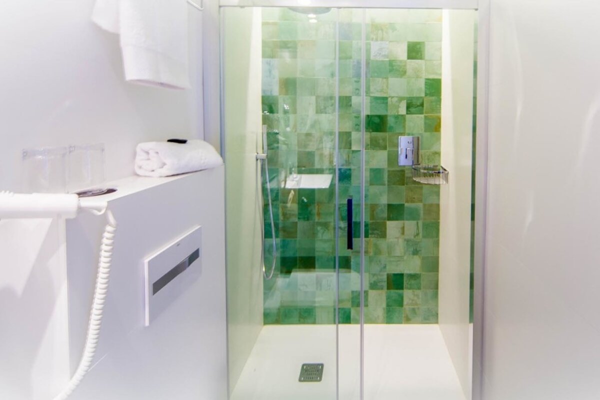 Hostal Cuba Hotel, Palma Centre & Marina bathroom