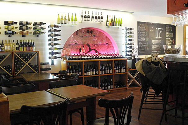17, Place aux Vins Restaurant, Isle sur la Sorgue interior