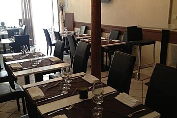 Chez Nous Restaurant, Apt interior