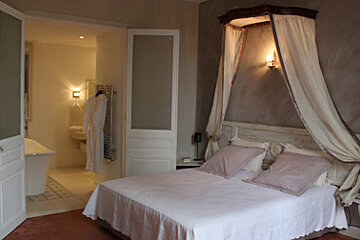 a picture of a hotel suite at Cote Lourmarin B&B, Lourmarin