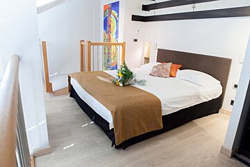 A bed with a bouquet of flowers on it