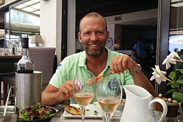 Rod enjoying lunch at Prao Plage