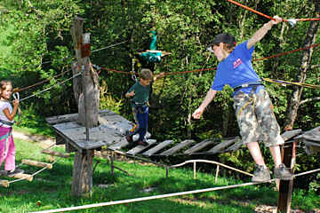 image of some children in the tree top adventure in Nyon