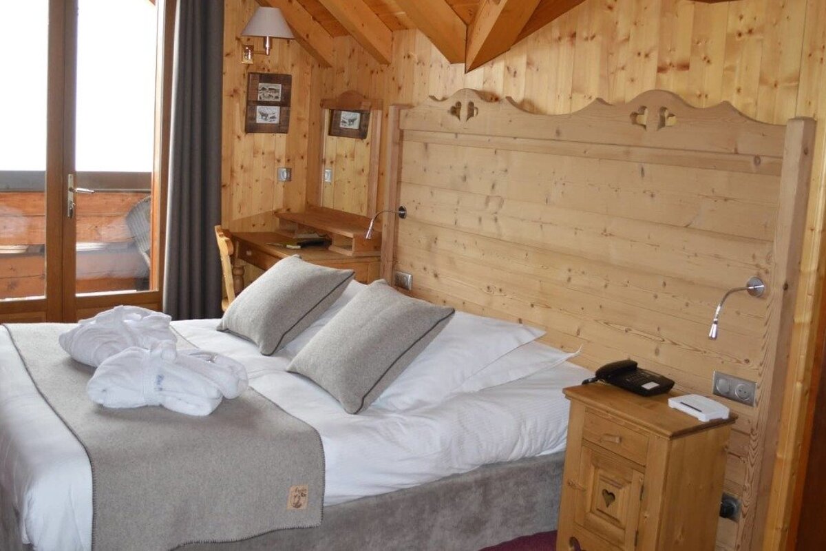 Le Gentiana Hotel, Tignes Le Lac double bedroom