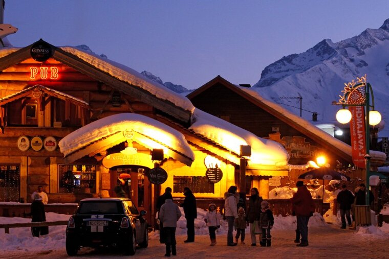Make the most of a weekend skiing in Les Deux Alpes