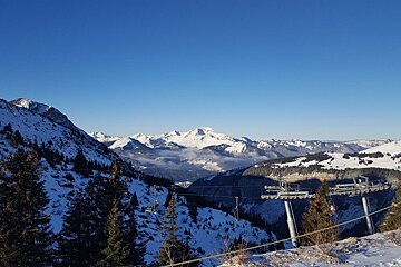a mountain view in avoriaz