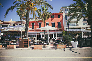 Exterior of Miramar de Giuliano restaurant
