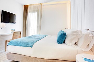 La Goleta Hotel, Puerto Pollensa (Pollenca) double bedroom