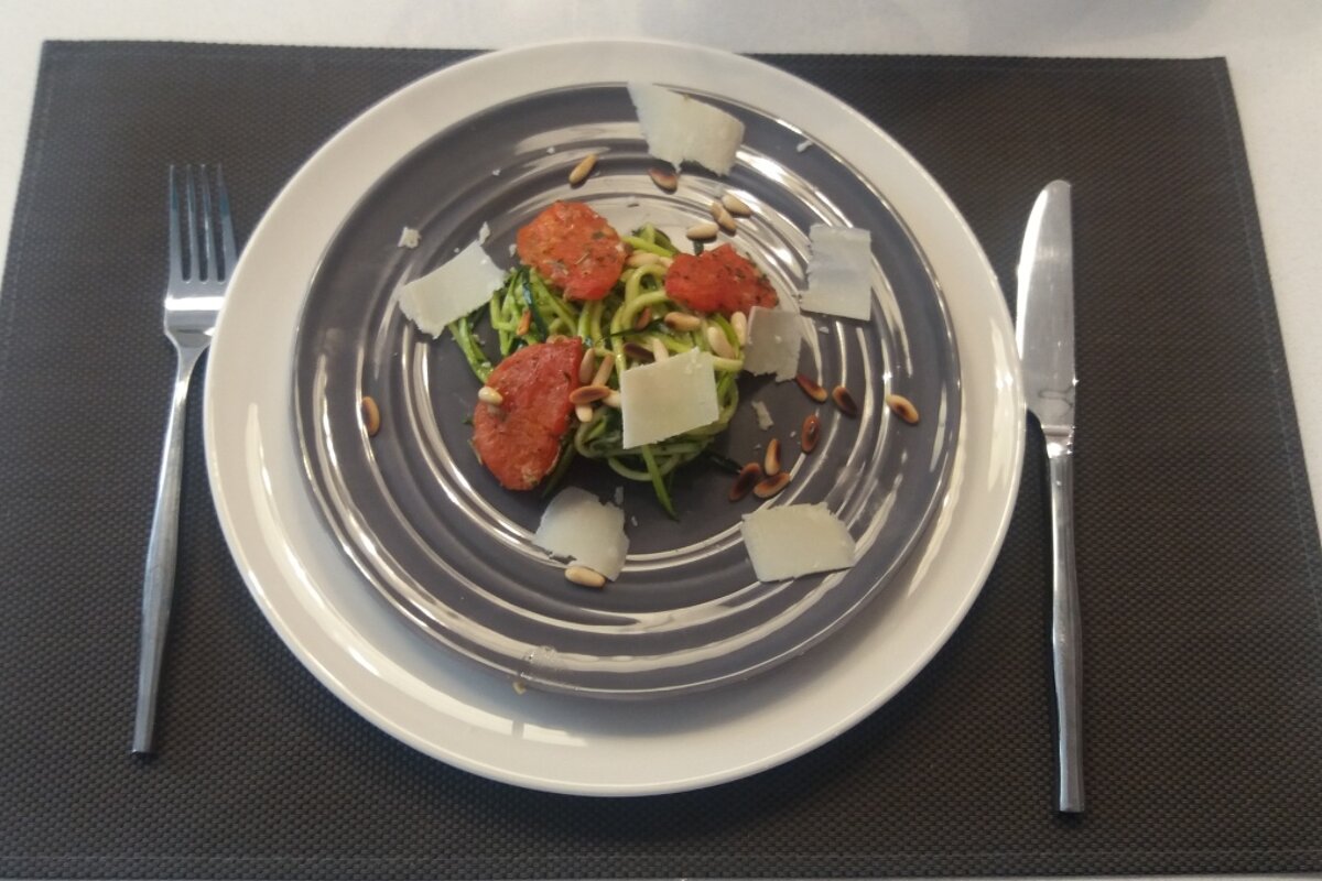 a plate of courgettes and meat