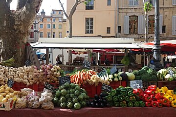 a fruit & veg market in provence
