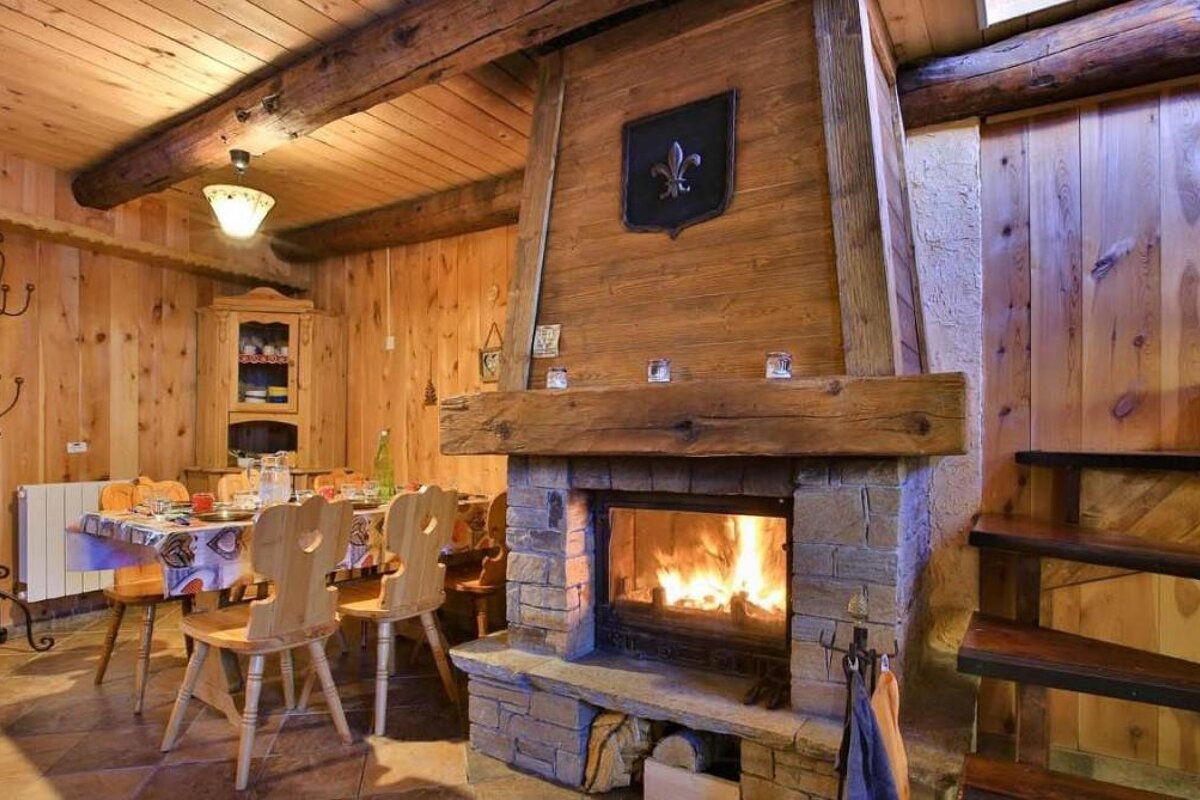 Arnaud Chalet, Les Arcs 1800 dining area