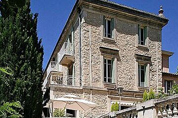 Auberge de Noves Hotel, Noves exterior