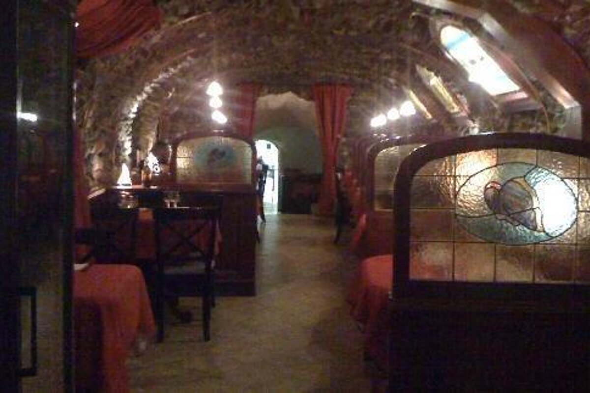 Le Caveau Restaurant, Chamonix Centre interior