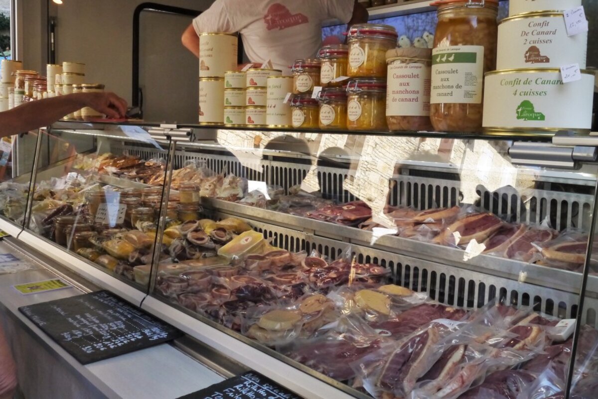 stall selling duck, foie gras etc in martel