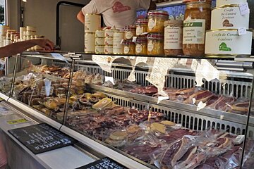 stall selling duck, foie gras etc in martel