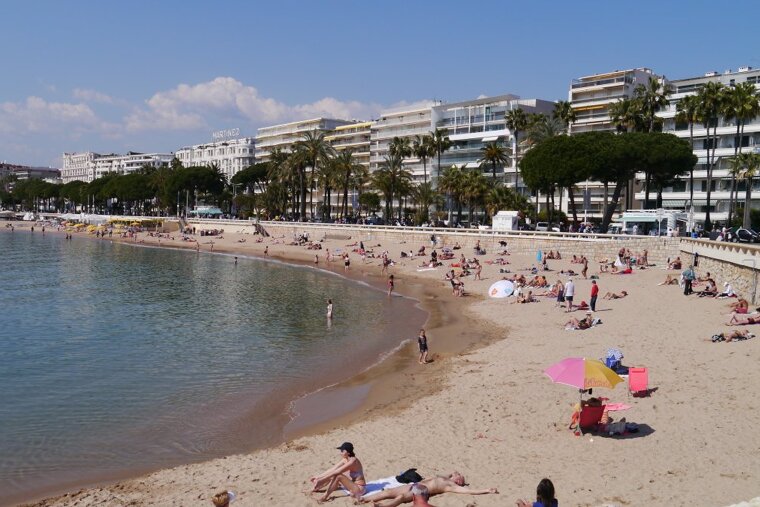 A view along plage du midi and boulevard du midi