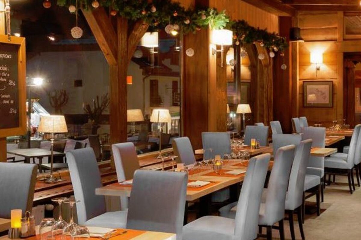 Les Cheserys Restaurant, Argentiere interior