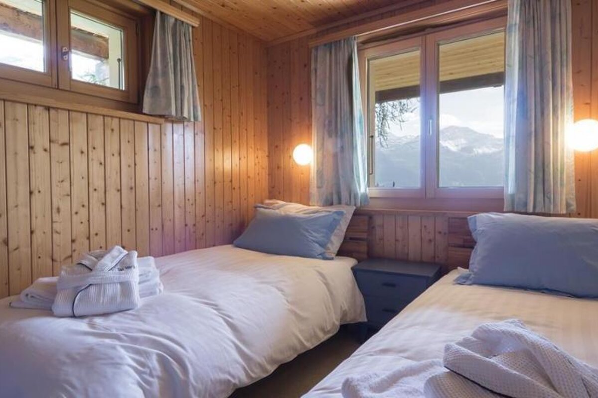 Merle Blanc Chalet, Verbier twin bedroom