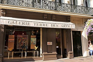 Art galleries & boutiques on Rue d'Antibes