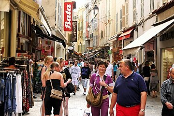 Shopping on Rue Meynadier