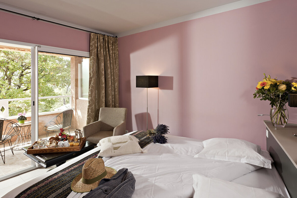 Hostellerie du Val de Sault Hotel, Sault double bedroom