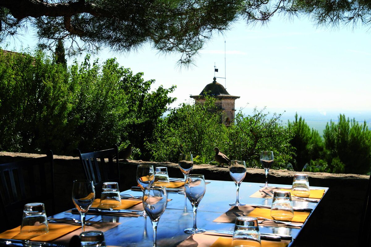Le Verger des Papes, Chateauneuf du Pape restaurant terrasse