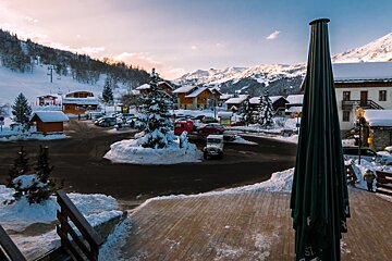 Terrasse du Village Brassiere, Meribel Village restaurant terrasse