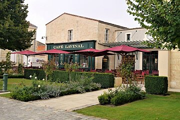 the exterior of a restaurant in bages