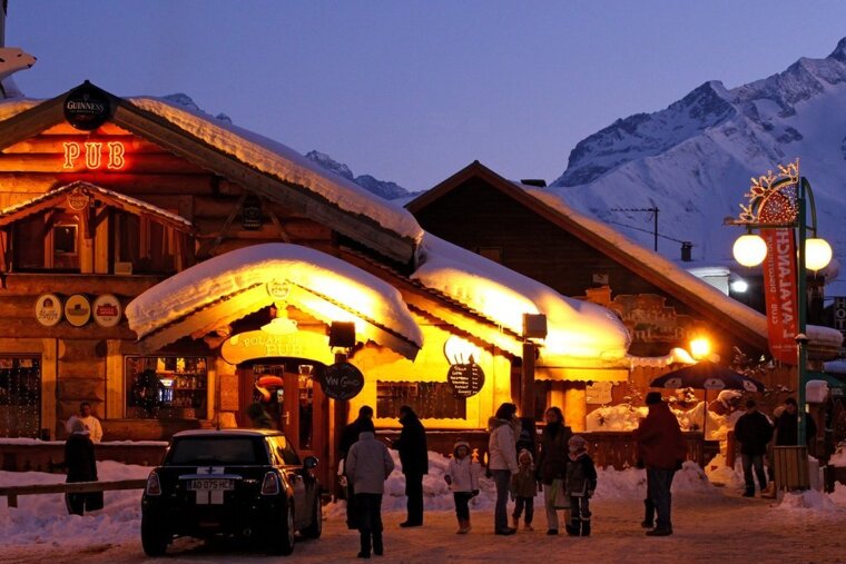 Why you should learn to ski in or snowboard Les 2 Alpes in 2019