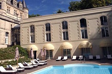 Chateau de Mirambeau, Bordeaux Area outdoor swimming pool
