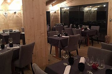 Cote 2000 Restaurant, Mottaret interior
