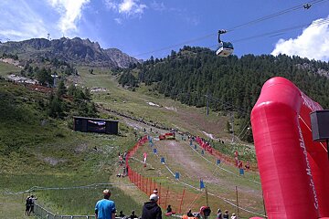 a picture of the end section of the UCI world cup track