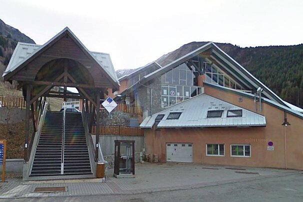 Oz-Vaujany Lift Pass Office