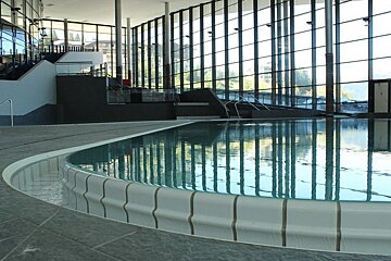 a curved wall at the indoor swimming pool