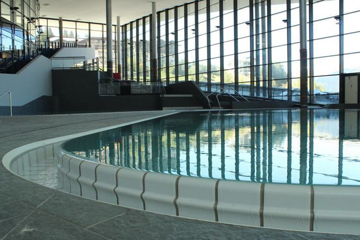 a curved wall at the indoor swimming pool