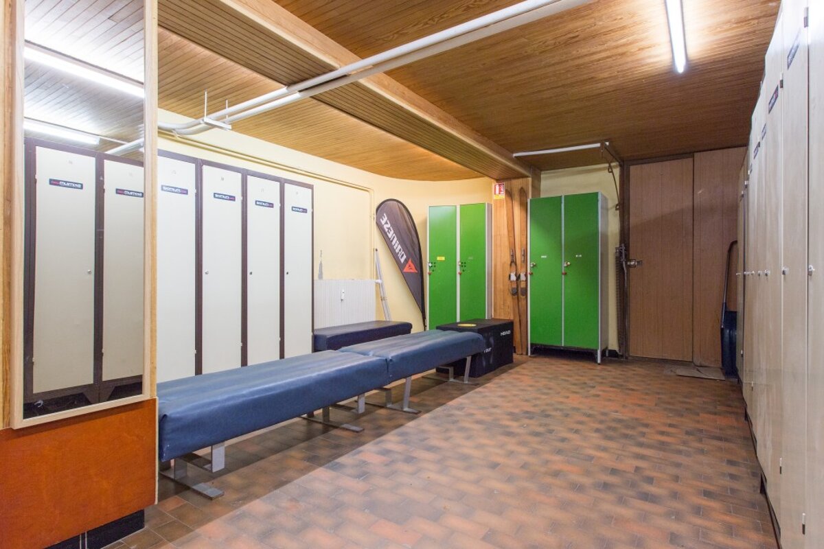 Skimium - Alpe Sports Ski Hire, Alpe d'Huez - Centre shop interior