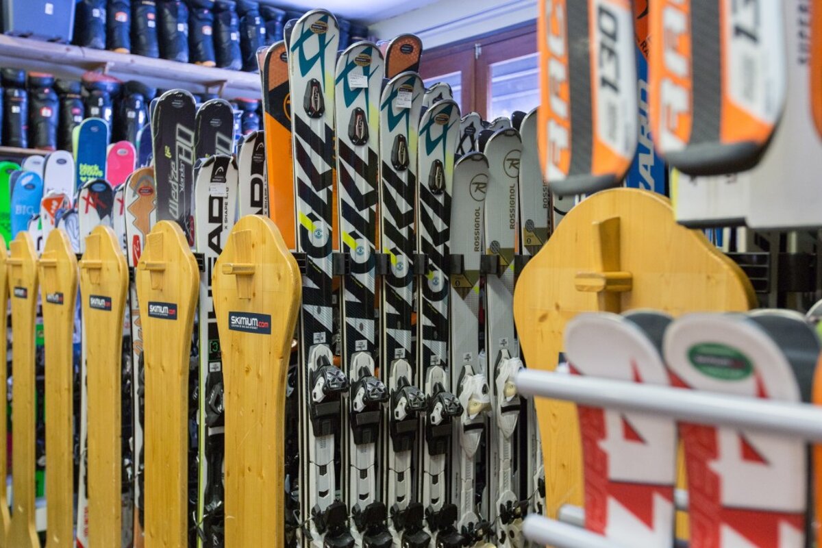 Skimium - Alpe Sports Ski Hire, Alpe d'Huez - Centre shop interior