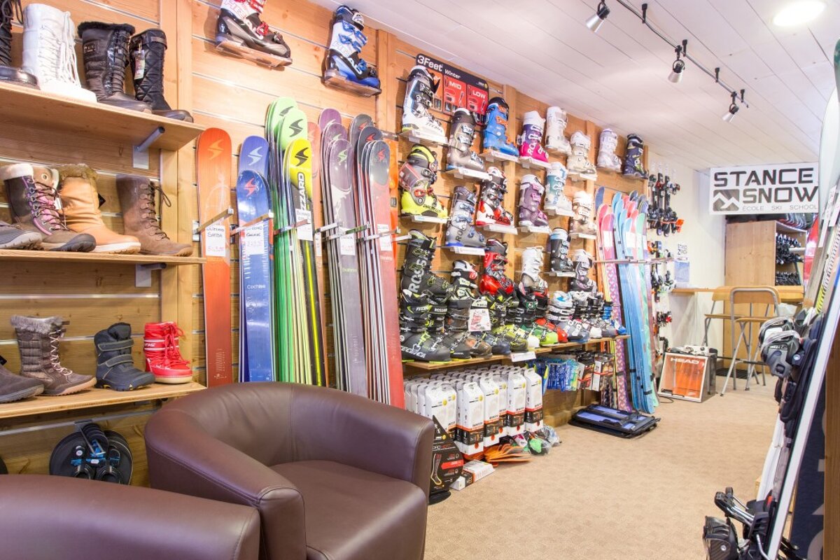 Skimium - Alpe Sports Ski Hire, Alpe d'Huez - Centre shop interior