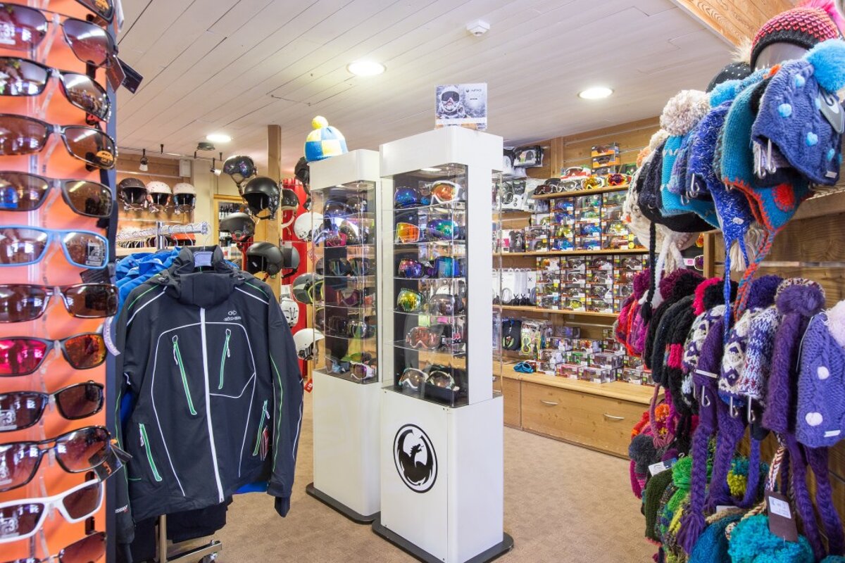 Skimium - Alpe Sports Ski Hire, Alpe d'Huez - Centre shop interior