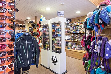 Skimium - Alpe Sports Ski Hire, Alpe d'Huez - Centre shop interior