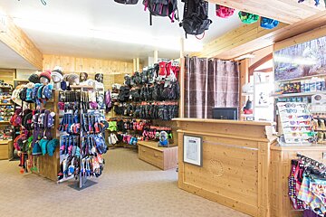 Skimium - Alpe Sports Ski Hire, Alpe d'Huez - Centre shop interior