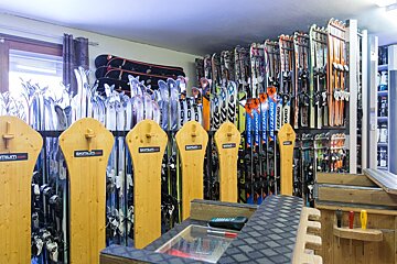 Skimium - Alpe Sports Ski Hire, Alpe d'Huez - Centre shop interior