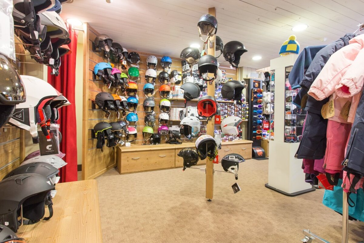 Skimium - Alpe Sports Ski Hire, Alpe d'Huez - Centre shop interior
