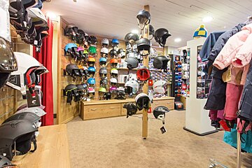 Skimium - Alpe Sports Ski Hire, Alpe d'Huez - Centre shop interior