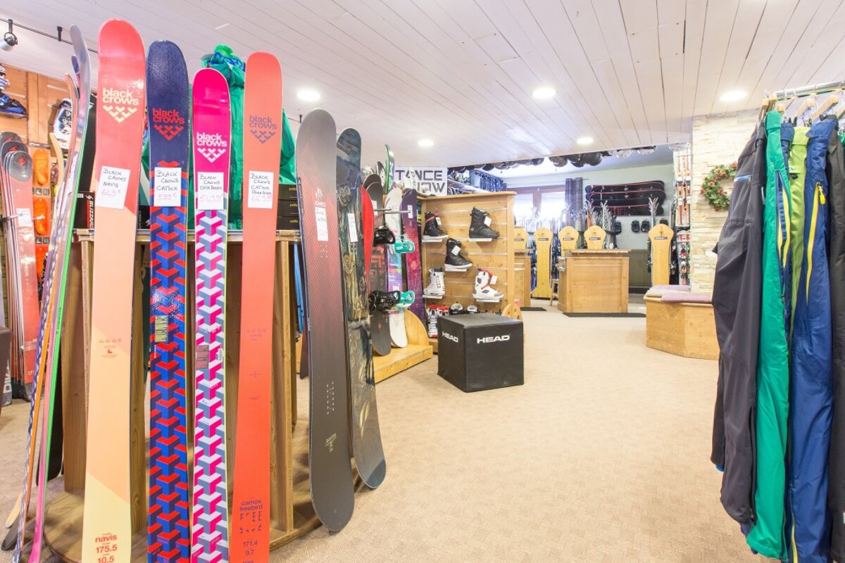 Skimium - Alpe Sports Ski Hire, Alpe d'Huez - Centre shop interior