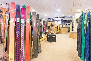 Skimium - Alpe Sports Ski Hire, Alpe d'Huez - Centre shop interior