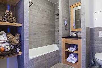 Santa Terra 58m2 6 person Apartment, Tignes - Les Brevieres bathroom