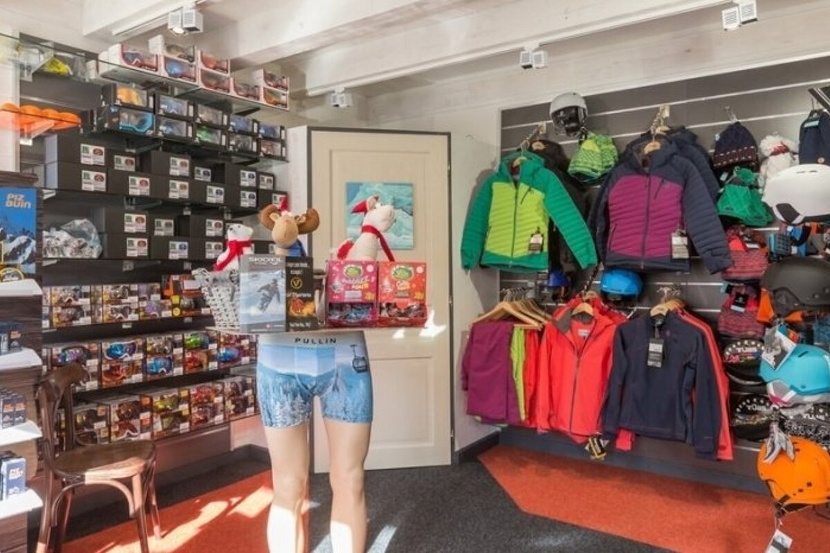 Skimium - Skiloc 2300 Ski Hire, Val Thorens shop interior
