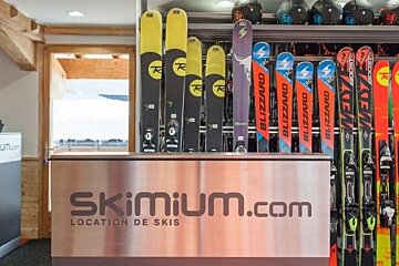 Skimium - Skiloc 2300 Ski Hire, Val Thorens shop interior
